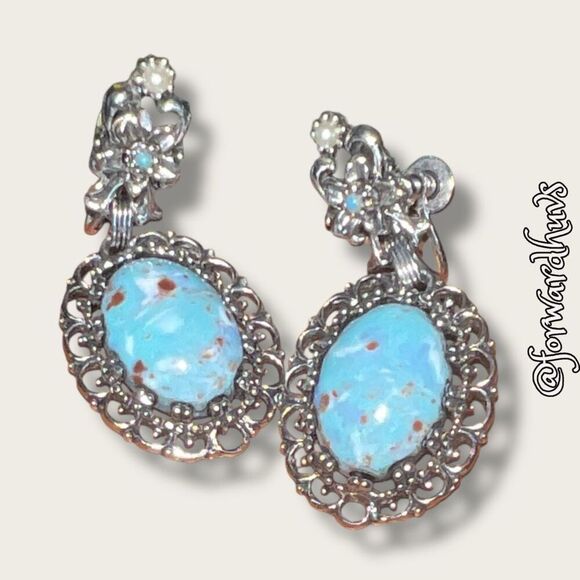Silver-Tone Screw Back Earrings with Faux Turquoise – Vintage-Inspired Elegance - Picture 4 of 9